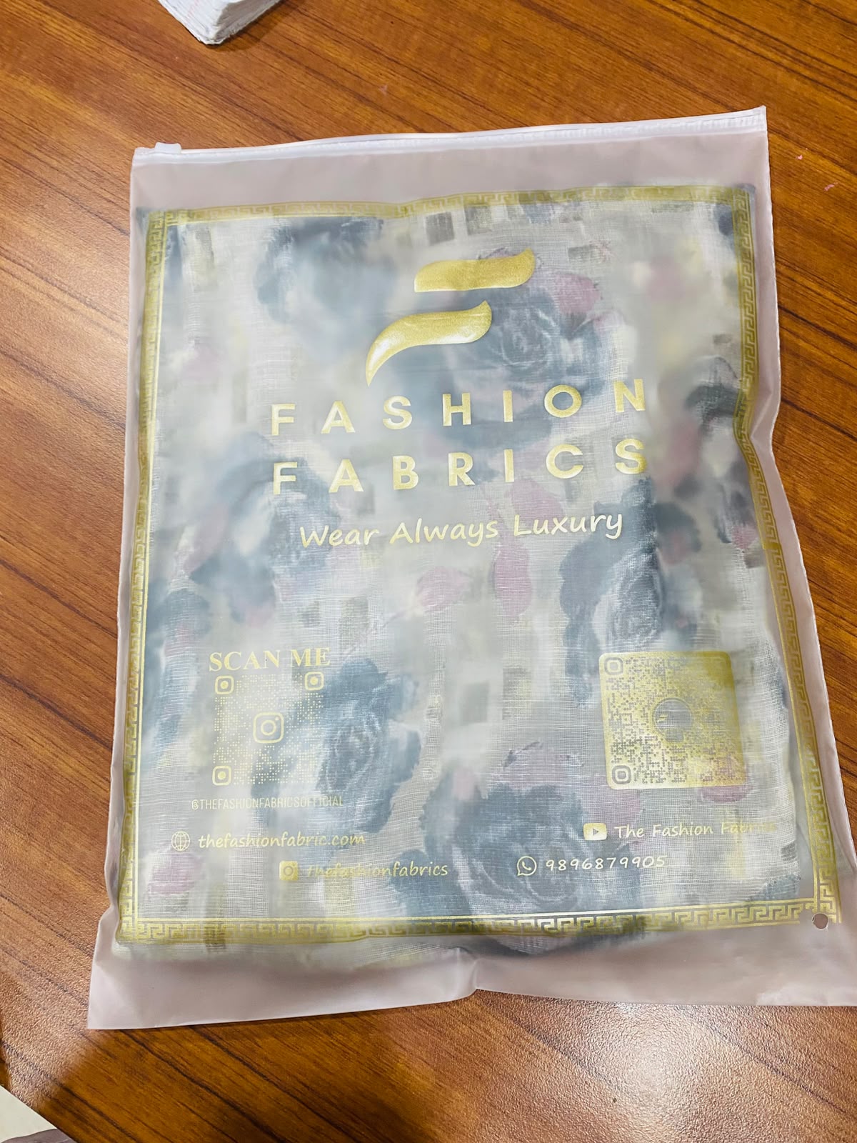Frosted Zipper Bags Custom Printed For Gargments and Texttiles